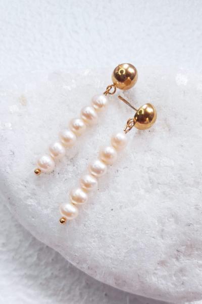 Light pink pearl stick finished with gold studs P348